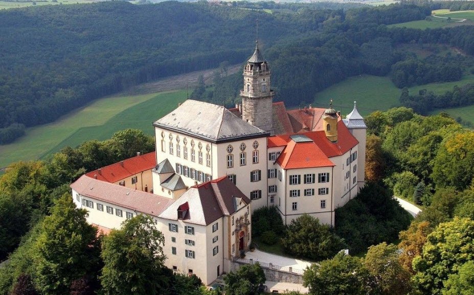 Burg Baldern, Stallikon, Switzerland